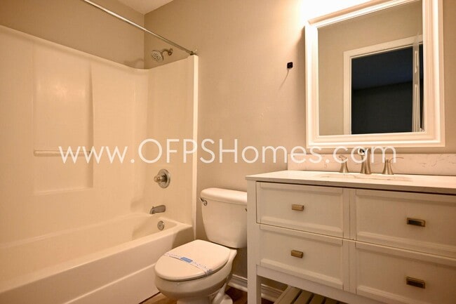 Building Photo - 214 Tooke St