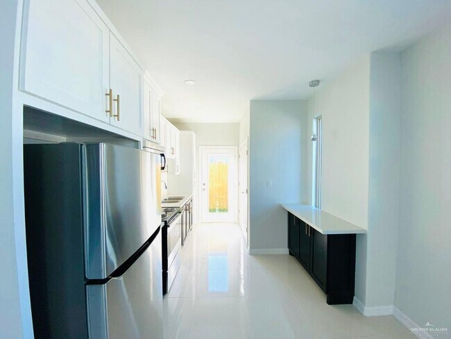Building Photo - 209 W Rutherford Ave