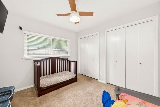 Building Photo - 15343 Meadow Village Dr