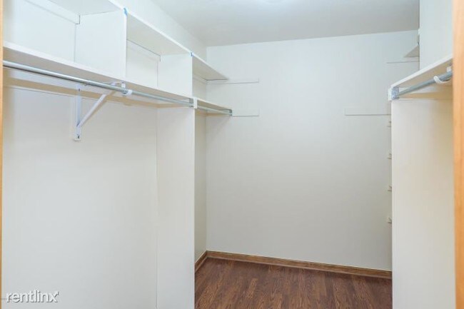 Building Photo - 3 br, 3 bath Duplex - 6065 Fairgrove St