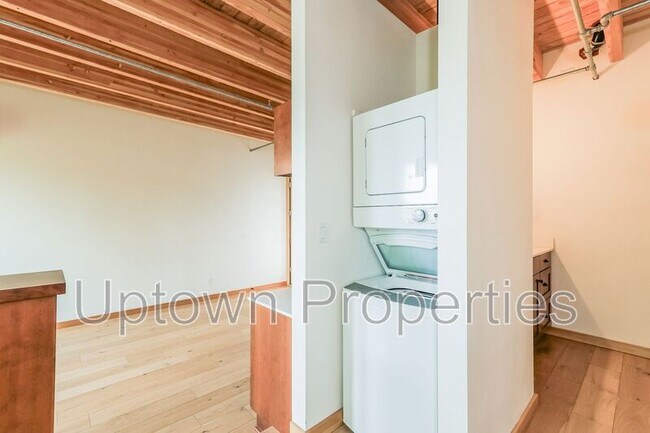 Building Photo - 1515 N Rosa Parks Way