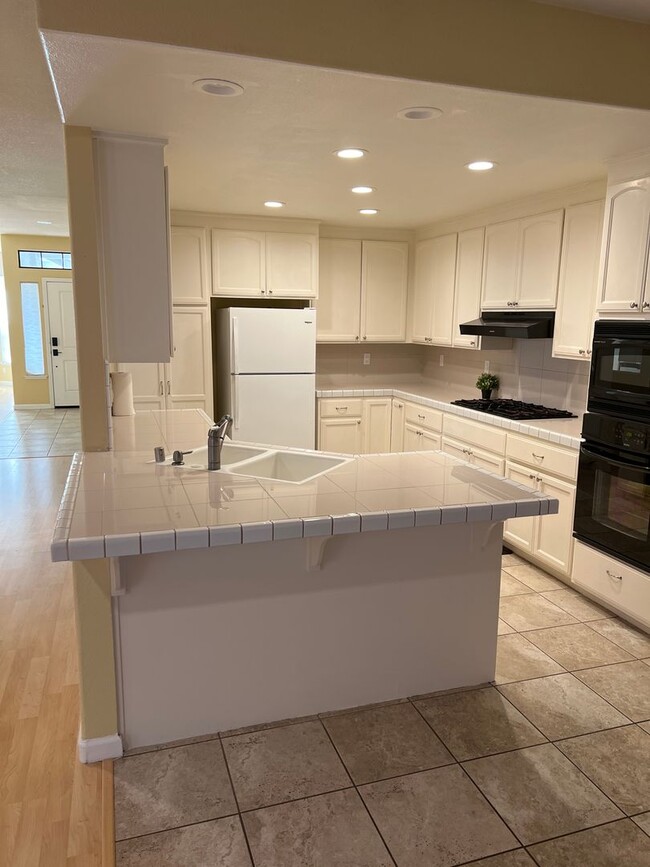 Building Photo - North Davis 4 bedroom 2.5 bathroom