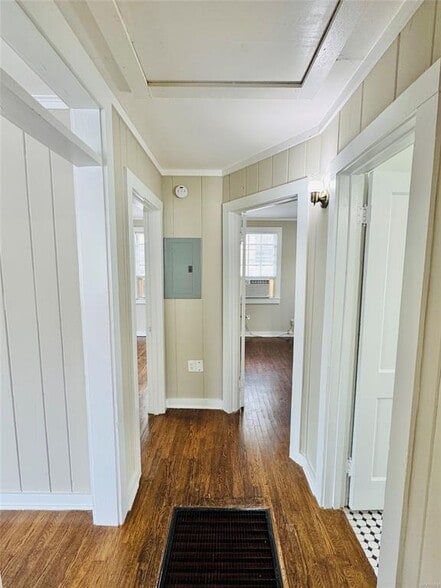 Building Photo - 2023 Windsor Ave