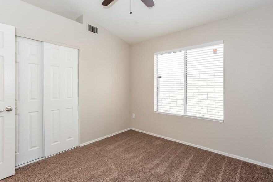 Building Photo - 867 E Morelos St