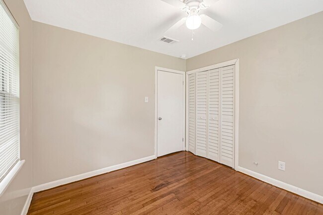 Building Photo - 4319 Howcher St