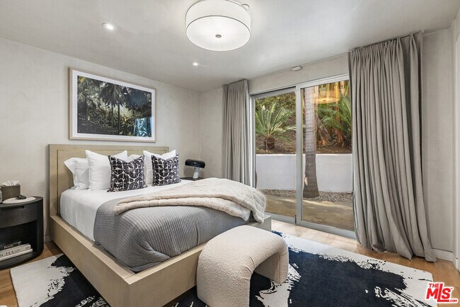 Building Photo - 1889 Rising Glen Rd