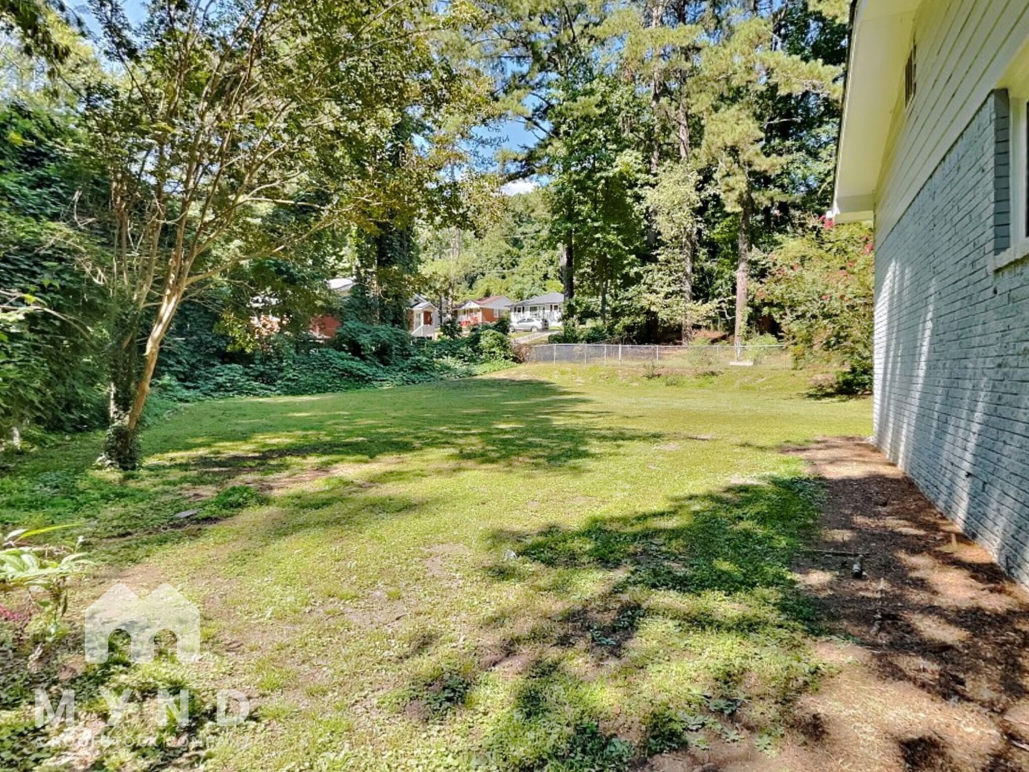 Building Photo - 2585 Westchester Dr