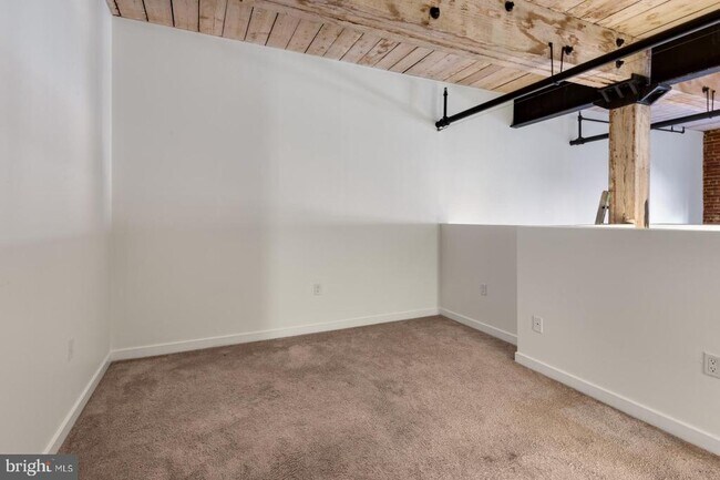 Building Photo - 303 Vine St