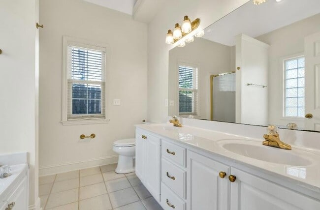 Building Photo - 1907 Igou Pl Dr