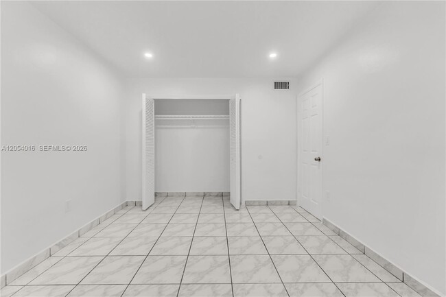 Building Photo - 9354 SW 77th Ave