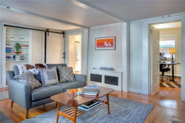 Building Photo - 37 William St