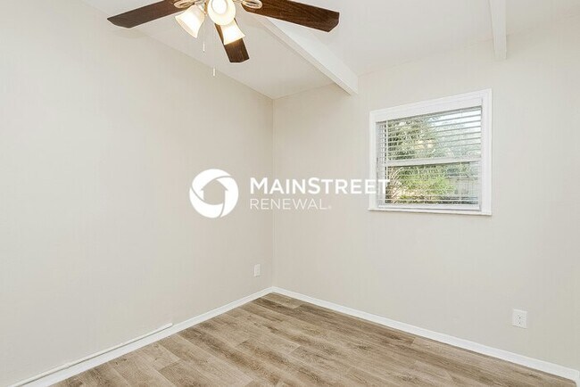 Building Photo - 3 Bedroom Pet-Friendly Home in TAMPA, FL with Main Street Renewal