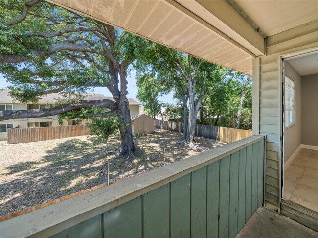 Building Photo - 230 Thorntree Pl