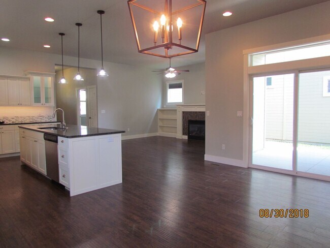 Building Photo - Beautiful 3 bed 2 bath in the popular Paramount community