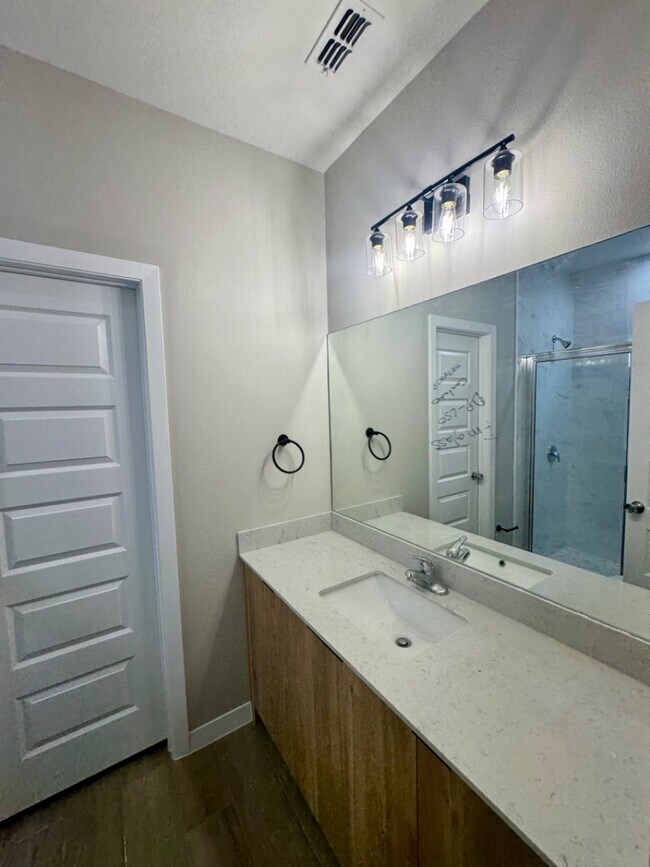 Building Photo - 617 N Delaware St