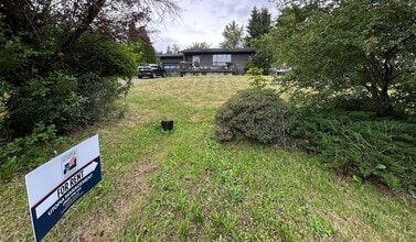 Building Photo - 3 Bed, 1 Bath Home in Ferndale with Garage