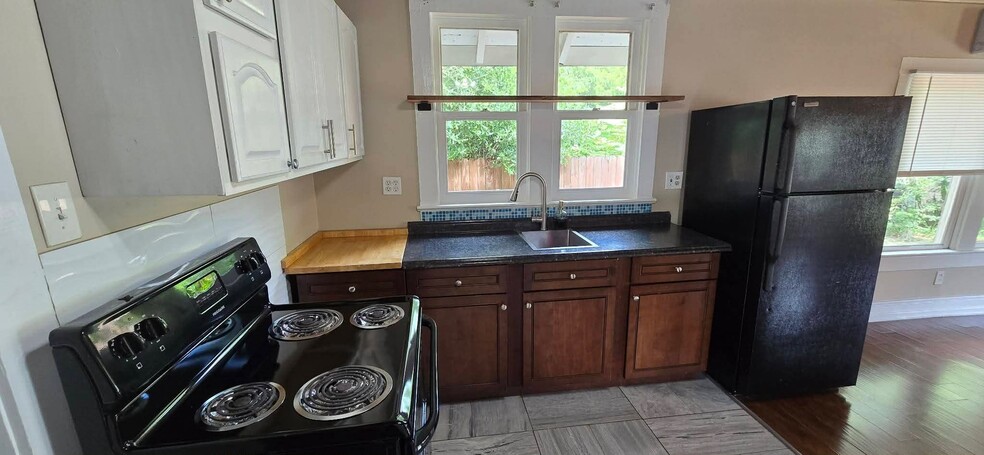 Kitchen - 230 E Pine St