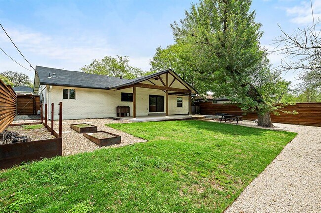 Building Photo - 5702 N Hampton Dr