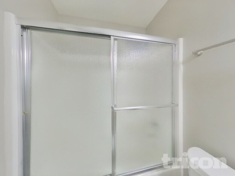 Building Photo - 910 S Shore Ct