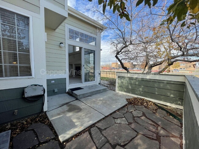 Building Photo - 930 Button Rock Dr