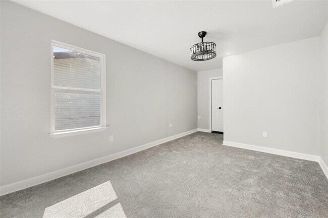 Building Photo - 7000 Carwill Dr