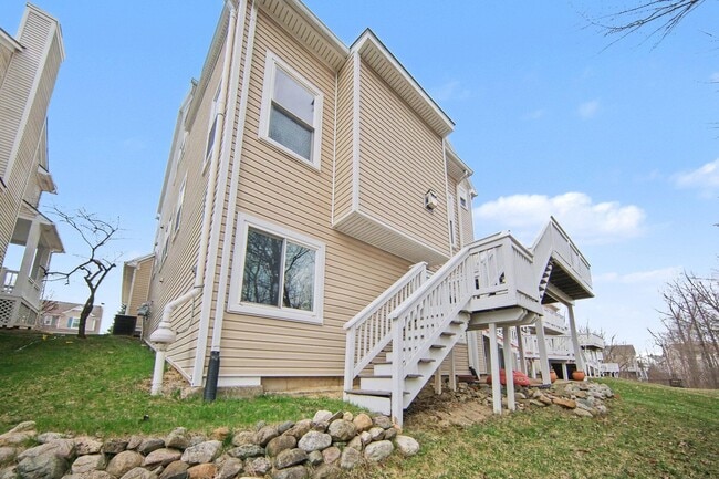 Building Photo - 1495 Chapleau Dr