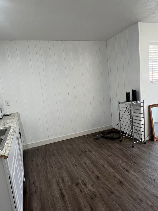 Building Photo - 27161 Royce Ln