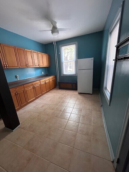 Kitchen - 979 N Lawrence St
