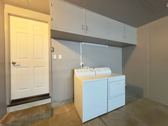 Building Photo - Classic Napa Bel Aire Home 4 Bedrooms, 2 B...