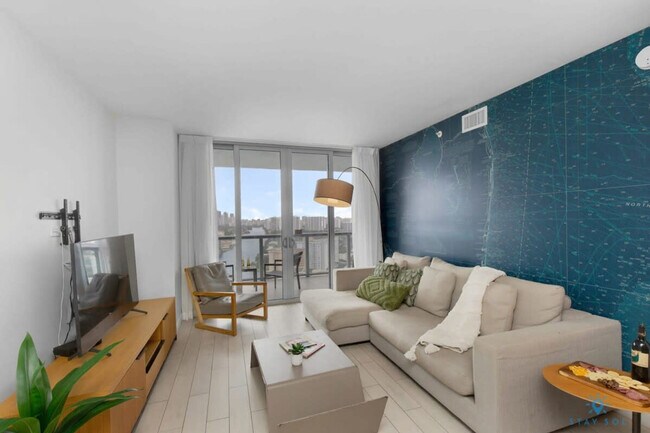 Building Photo - 2602 E Hallandale Beach Blvd