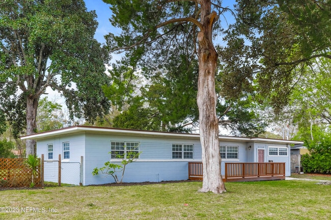 Building Photo - 3114 Hampton Ave E