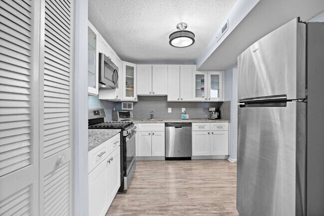 Building Photo - All-Inclusive Luxury Living in Rockville Town Center**