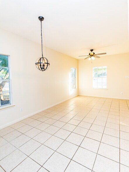 Building Photo - 3001 Whisper Oaks Ln