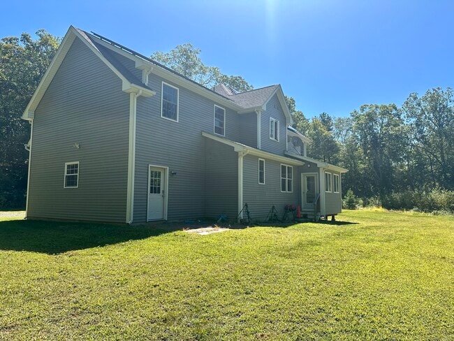 Building Photo - 102 Pheasant Ln