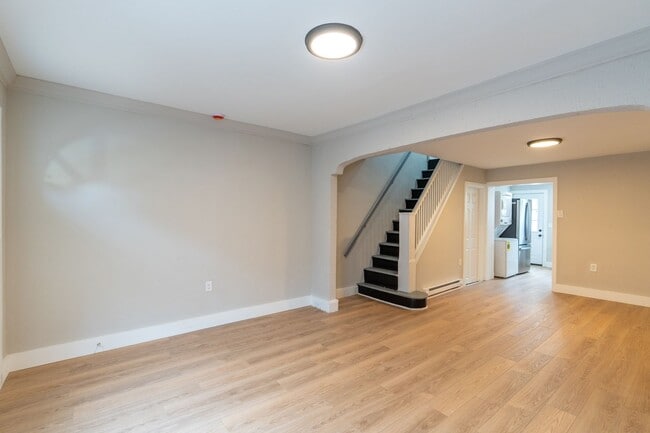 Building Photo - Newly rehabbed 3 bedroom