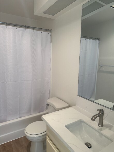 Building Photo - 2425 Purdue Ave