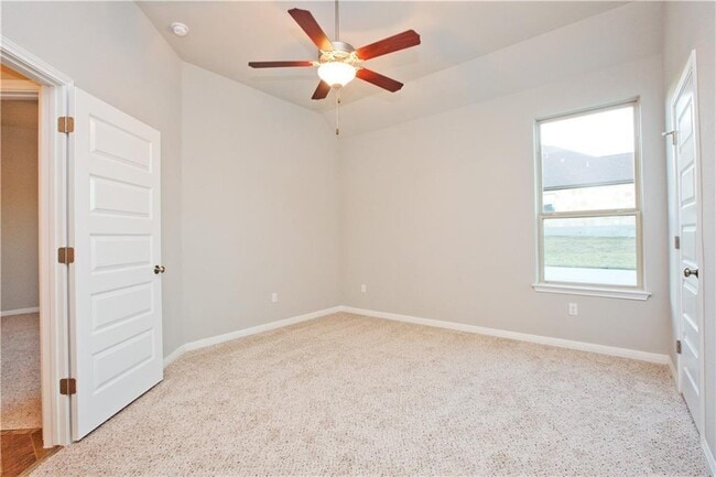Building Photo - 337 Chisholm Trail