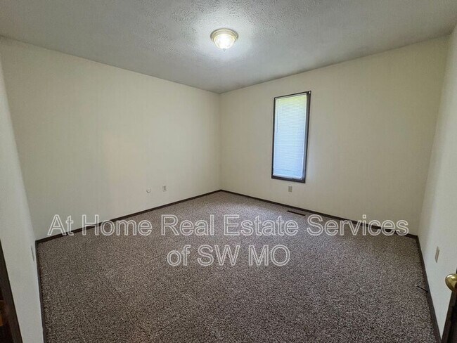 Building Photo - 522 E Washita Ct