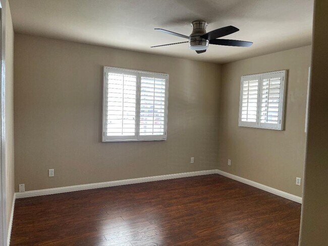 Building Photo - SPACIOUS 3BR/2.5BA EASTSIDE TOWNHOME FOR LEASE