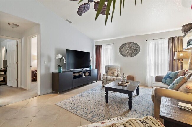 Building Photo - 1728 Kadashow Ave