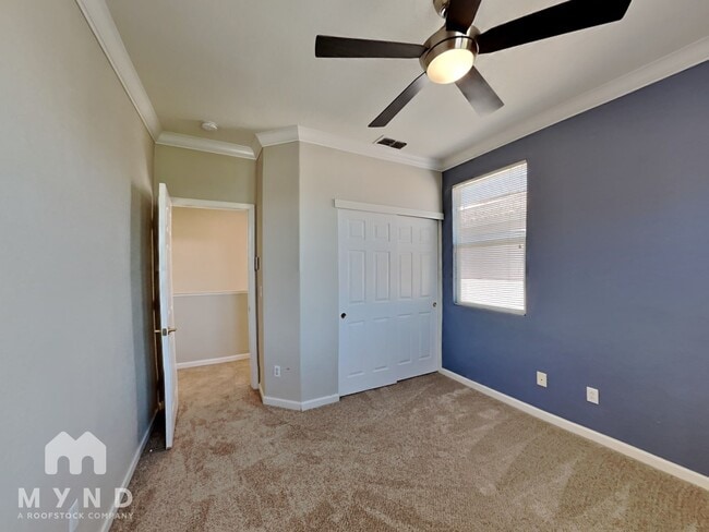 Building Photo - 5325 Dunlay Dr