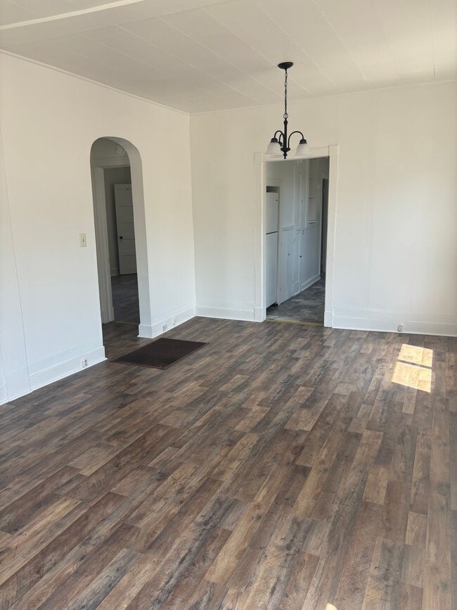 Building Photo - PRICE REDUCED! 3 Bedroom House