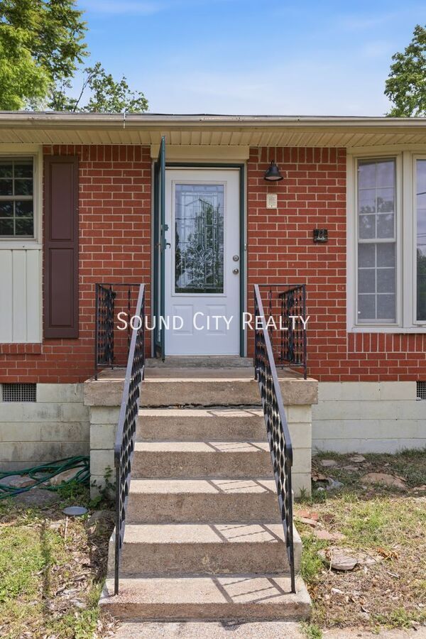 Building Photo - 7016 Bonnalake Dr