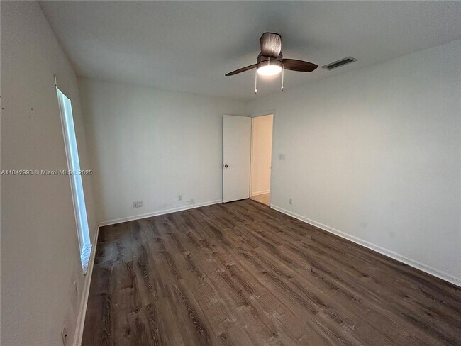 Building Photo - 1048 NW 99th Ave