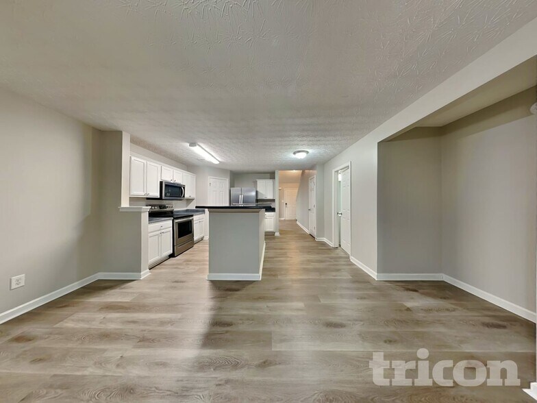 Building Photo - 305 Little Creek Rd SE