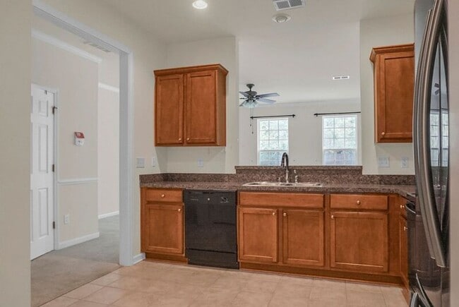 Building Photo - 215 Hemingway Cir