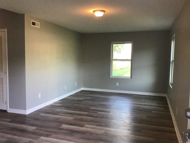 Building Photo - 2817 Colt Dr NE