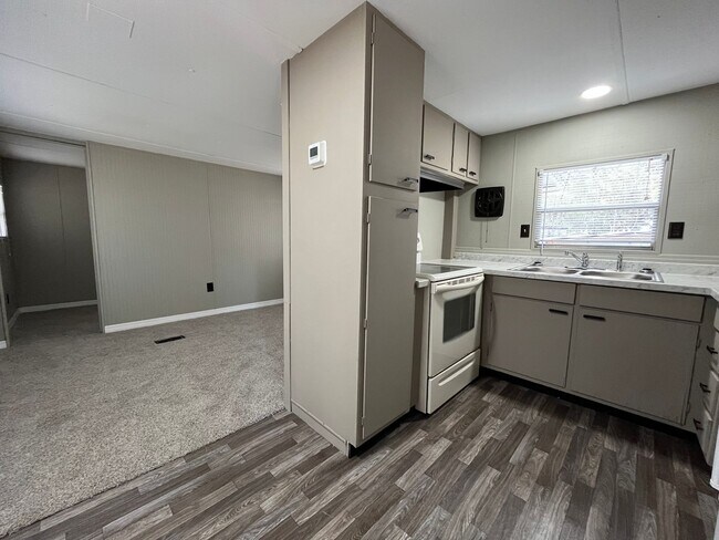 Building Photo - 12617 Palm Lake View