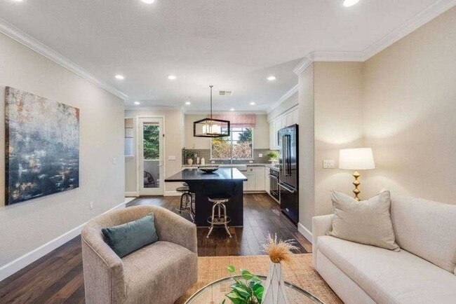 Building Photo - Luxury 3-Bed Townhouse in Hayward Just Built in 2019!