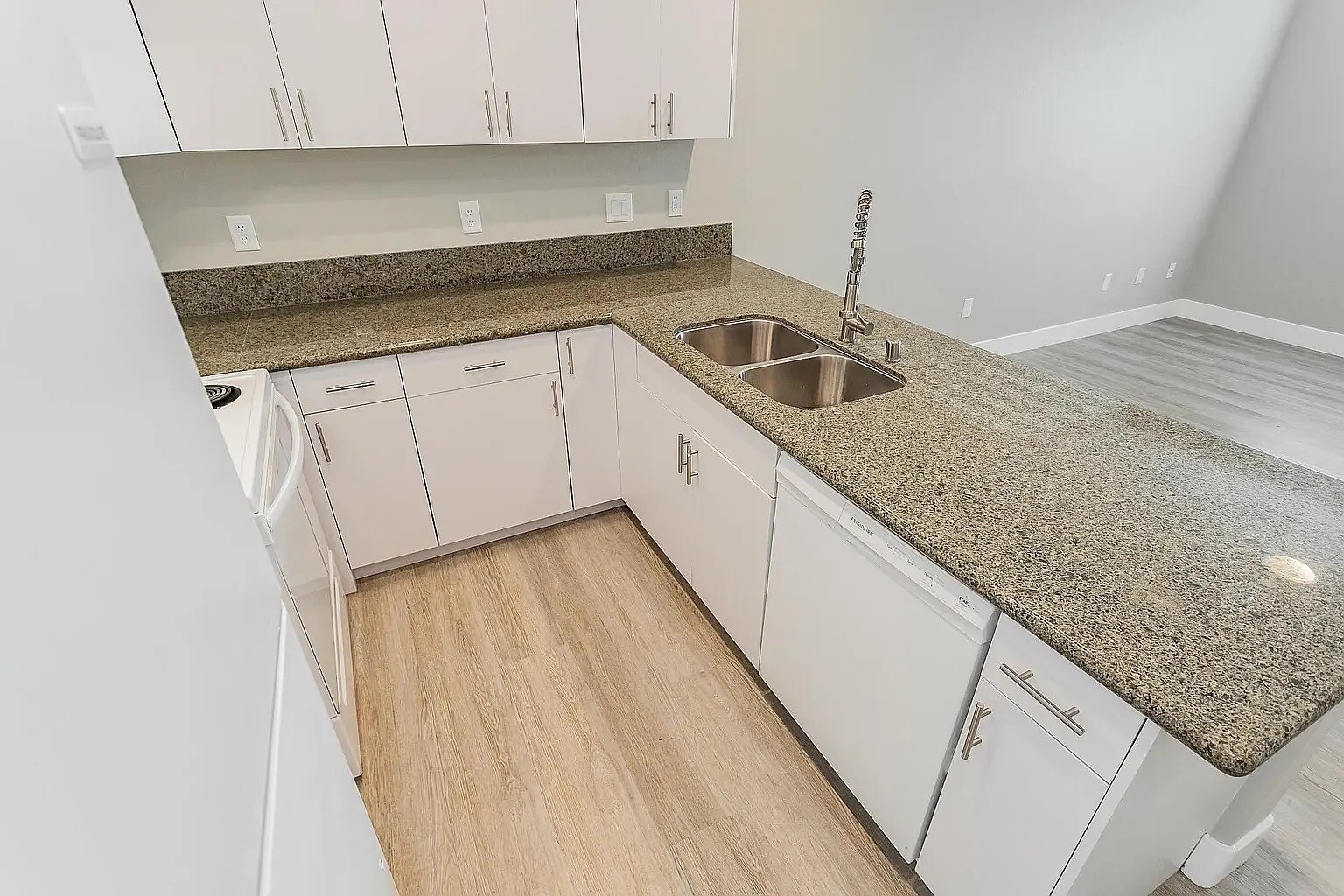 Building Photo - 1681 S Dandelion St